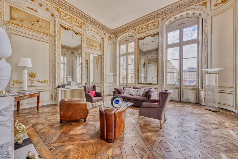 A vendre appartement de prestige près du Grand théâtre à Bordeaux